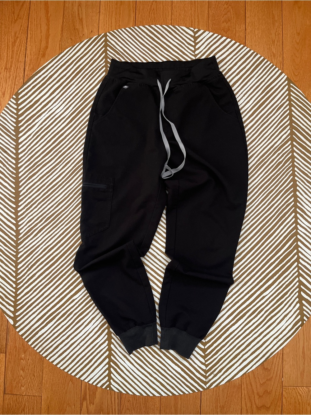 FIGS Women’s Black High Waisted Zamora Jogger Scrub Bottoms (XS / P)